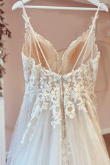 Romantic A-Line Sweetheart Wedding Dress with Lace Appliques and Ruffles