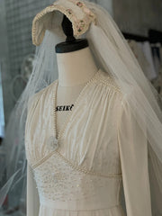 Long Sleeves 70s Modest Vintage Wedding Dress - DollyGown