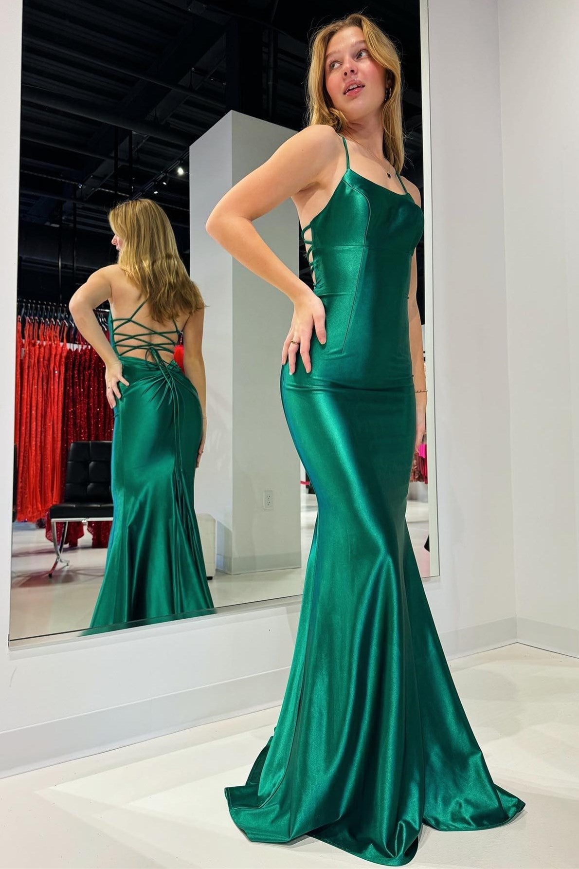 Emerald Green Lace-Up Mermaid Tight Prom Gown - DollyGown