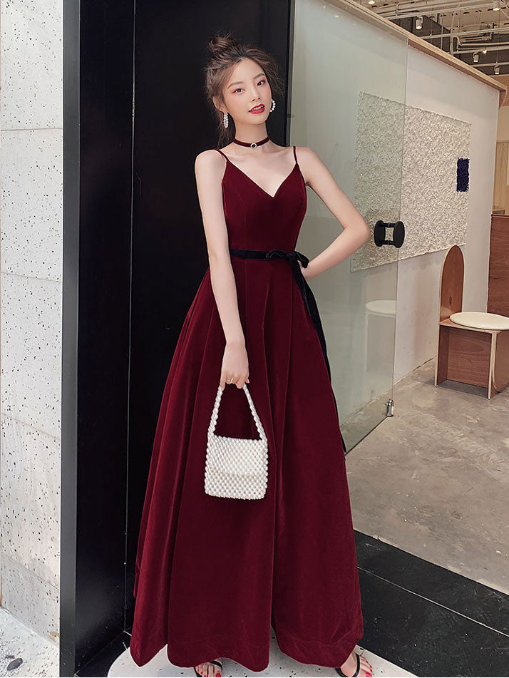 Elegant Burgundy Velvet V‑Neck Floor‑Length Prom Dress for Graduations and Evening Events