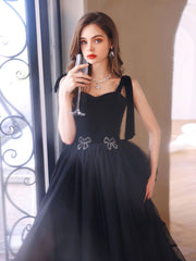 Elegant Black Sweetheart Tulle Floor-Length Prom Dress with Lace-Up Back