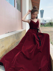 Elegant Burgundy Velvet V‑Neck Floor‑Length Prom Dress for Graduations and Evening Events