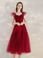 Elegant Burgundy Tulle Short Prom Dress with Sweetheart Neckline A-Line Silhouette