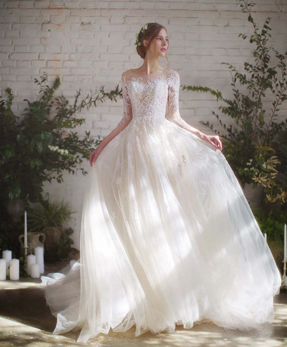 Romantic Long Sleeves Lace Tulle Wedding Dress - DollyGown