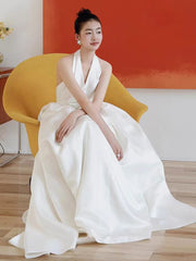 Simple Halter V Neck 100% Silk Taffeta Wedding Dress with Pockets