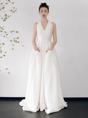 Simple Halter V Neck 100% Silk Taffeta Wedding Dress with Pockets