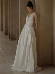 Vintage Style 100% Silk Taffeta Backless Wedding Dress with Pockets