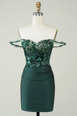 Dark Green Off-the-Shoulder Sheath Homecoming Dress with Appliques Elegant Party Gown