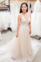 Elegant A-Line V-Neck Lace & Tulle Backless Wedding Dress