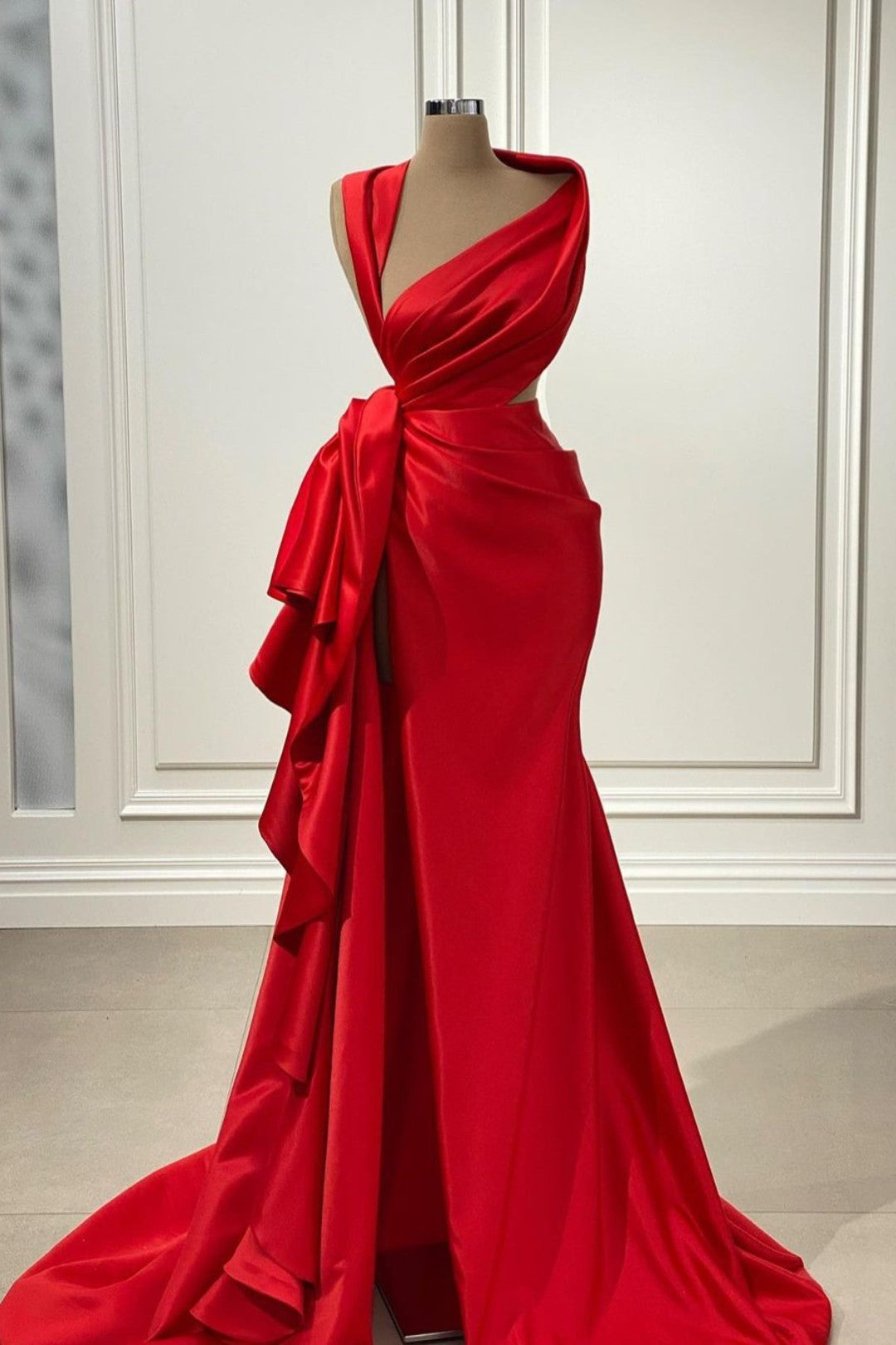 Elegant Red Charmeuse Long Prom Dress with High Slit – Queen Anne Neckline