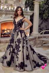 Princess Tulle Wedding Dress with Long Sleeves and Appliqués Online