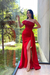 Elegant Red One Shoulder Sequin Mermaid Prom Dress with High Split and Strapless Design