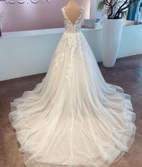 Elegant A-Line V-Neck Sleeveless Wedding Dress with Lace and Tulle