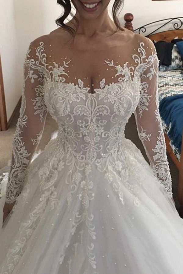 Elegant Princess Long Sleeve White Wedding Dress with Appliques for Brides