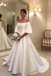 Elegant Bateau Neckline Long Sleeve Princess Wedding Dress with Lace Appliques