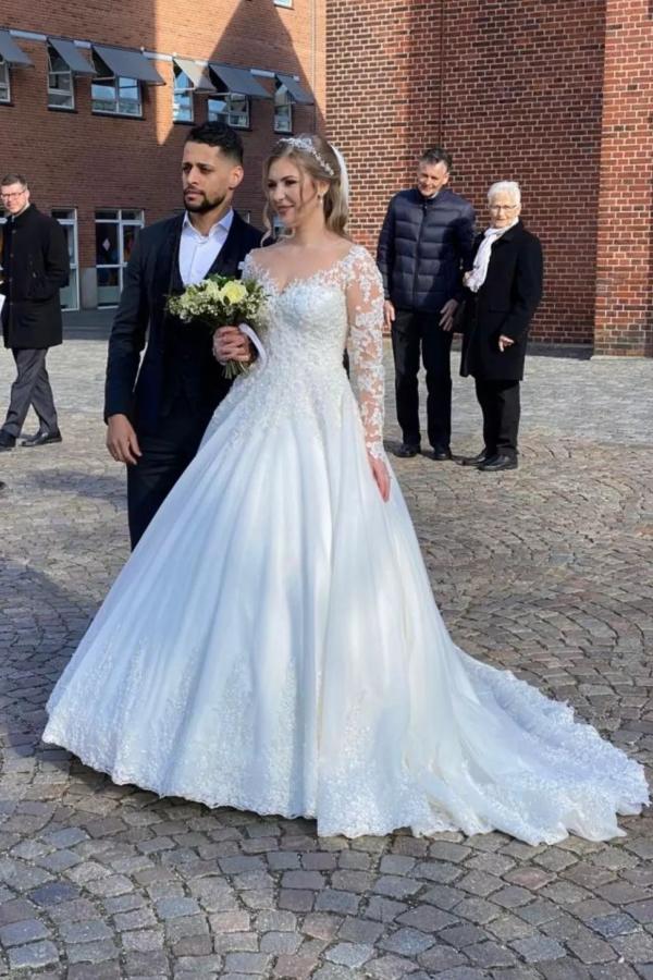 Elegant A-Line Sweetheart Wedding Dress with Long Sleeves and Lace