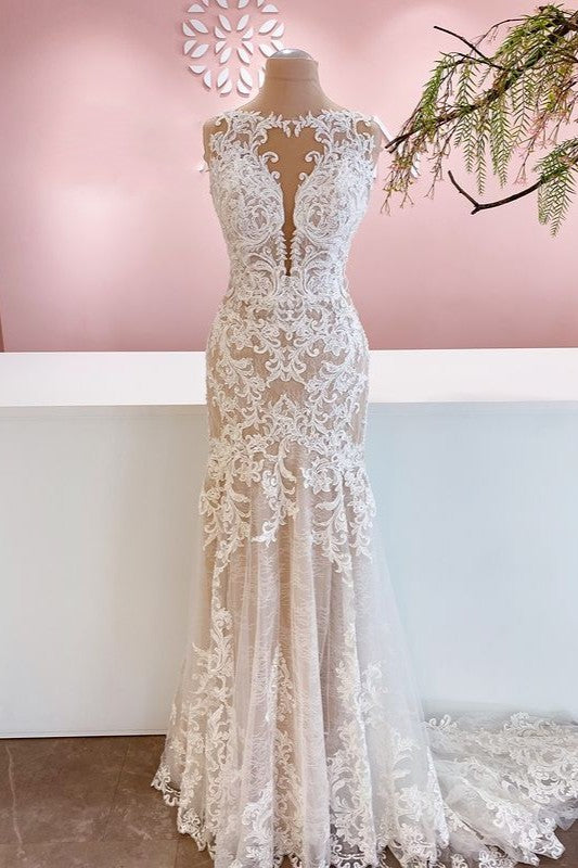 Glamorous Bateau Neck Mermaid Wedding Dress with Lace, Tulle and Appliques
