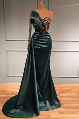 Opulent Dark Green Beaded Mermaid Evening Gown with Enchanting Lace Sleeves Appliques