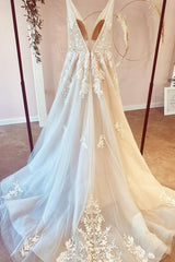 Elegant Deep V-Neck A-Line Tulle Wedding Gown with Delicate Floral Lace Appliques