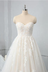 Sweetheart Backless A-Line Wedding Dress with Appliques Lace Tulle Floor-Length Gown