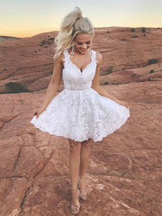 Elegant Ivory Lace V-Neck Short Prom Dress for Formal Graduation Homecoming Events