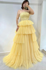 Daffodil Strapless Sleeveless Layered Tulle Prom Dress: Elegant and Timeless Gown