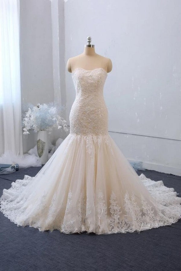 Elegant Sweetheart Backless Tulle Mermaid Wedding Gown with Delicate Lace Appliques