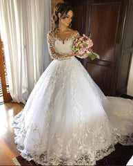Elegant Princess Tulle Long Sleeve Wedding Dress with Delicate Appliques for Brides