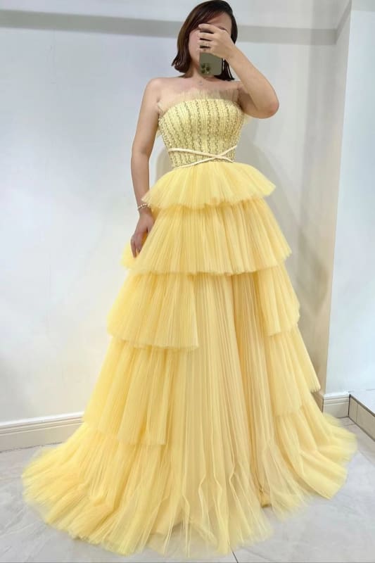 Daffodil Dreamy Strapless Tulle Prom Dress: Elegant Layered Sleeveless Gown