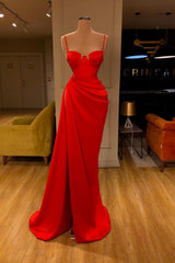 Elegant Red Spaghetti-Strap Mermaid Prom Dress with Slit for Special Occasions