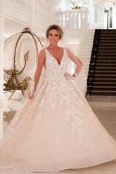 Elegant A-Line Deep V-Neck Spaghetti Strap Floor-Length Backless Wedding Gown with Lace Appliques