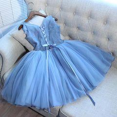 Elegant Blue V-Neck Lace-Up Mini Homecoming Dress with Cap Sleeves and Appliques