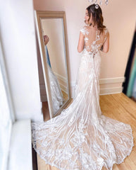 Elegant Ivory A-Line Wedding Dress V-Neck Lace and Tulle Gown