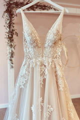 Elegant Deep V-Neck A-Line Tulle Wedding Gown with Delicate Floral Lace Appliques