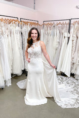 Charming Bateau Floor-Length Mermaid Wedding Dress with Exquisite Lace Appliques
