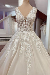 Elegant A-Line Bateau Long Sleeves Wedding Dress with Lace Appliques