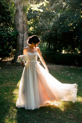 Elegant Sleeveless Beach Wedding Dress Tulle Lace Appliques Summer Gown
