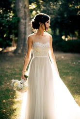 Elegant Sleeveless Beach Wedding Dress Tulle Lace Appliques Summer Gown
