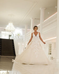 Elegant A-Line Deep V-Neck Spaghetti Strap Floor-Length Backless Wedding Gown with Lace Appliques