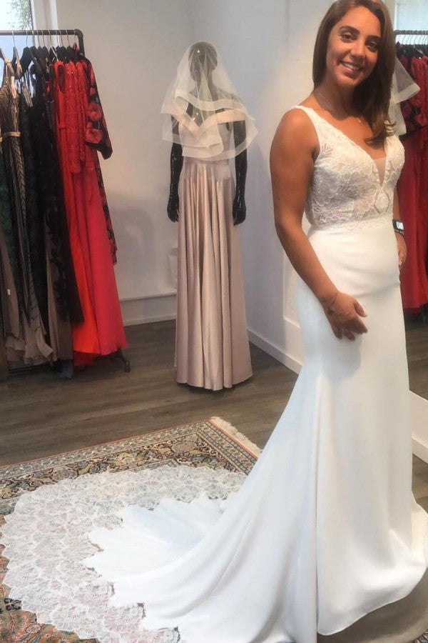 Elegant V-Neck Open Back Spaghetti Strap Mermaid Wedding Gown with Lace Appliques