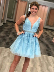 Gorgeous V-Neck Light Blue Lace Short Prom Dress with Belt for Homecoming