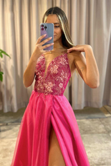 Elegant Pink V-Neck A-Line Prom Dress with Slit and Delicate Lace Appliqués