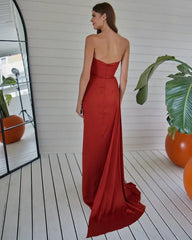 Stunning Red Strapless Pleated Mermaid Prom Dress with Elegant Split Design