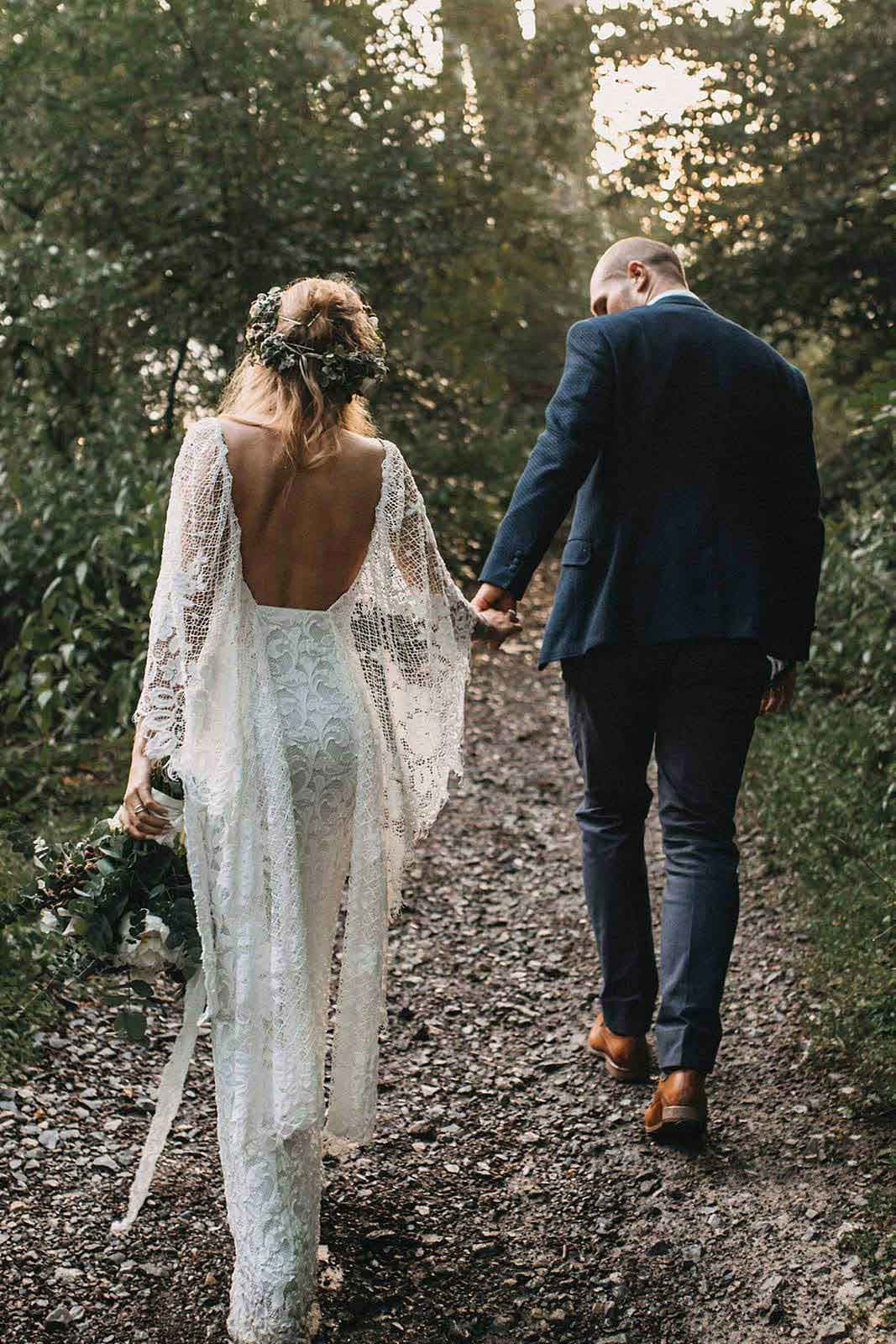 Romantic Bat Sleeve Lace Sheath Wedding Dress Bridal Gown for Women