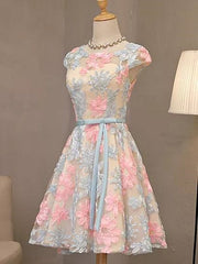 Elegant Round Neck Cap Sleeves Short Lace Prom Dress for Homecoming & Formal Evenings