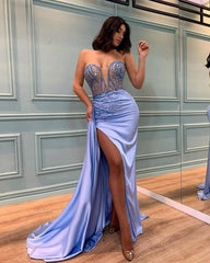 Elegant Lavender Strapless Prom Dress with Tulle Split and Exquisite Beading