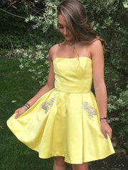 Elegant Strapless Short Yellow Prom Dress with Pockets, A-Line Satin Homecoming Gown