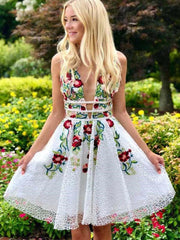 Elegant V-Neck Open Back White Lace Beaded Short Prom Dress with Floral Appliques