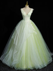 Daffodil V-neck Ball Gown Quinceanera Dress Sweet 16 Dress - DollyGown