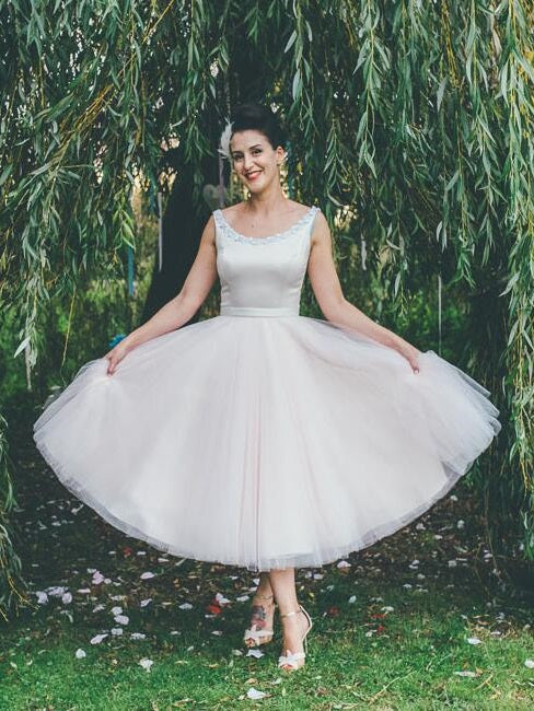 Delicate Scoop Neck Tea Length Vintage 1950s Barn Wedding Dress Delicate Scoop Neck Tea Length Vintage 1950s Barn Wedding Dress